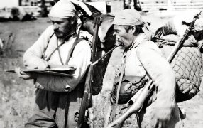 Владимир Арсеньев и его проводник Дерсу Узала. 1907 год.
