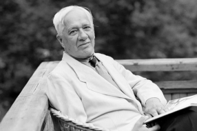 Детский писатель К.И. Чуковский на своей даче в Переделкине. Фото Л. Бергольцева. Московская область. 2 июля 1958 года. Главархив Москвы