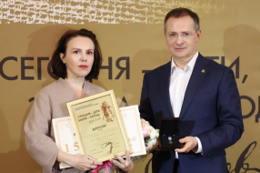 Вероника Исаева и Владимир Мединский. Фото: предоставлено пресс-службой премии