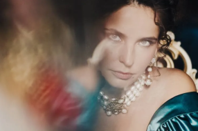 Лиза Моряк в роли Элен Курагиной. Фото: https://t.me/sarik_i_moryak/1939?single