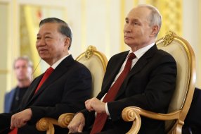 В Андреевском зале Большого Кремлёвского дворца прошла церемония вручения То Ламу Международной премии мира имени Л.Н.Толстого / Источник: kremlin.ru
