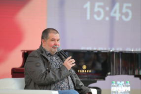 Писатель-фантаст Сергей Лукьяненко поддержал идею Минпросвещения РФ по созданию «золотого стандарта» книг для детских садов / Сергей Куксин / РГ
