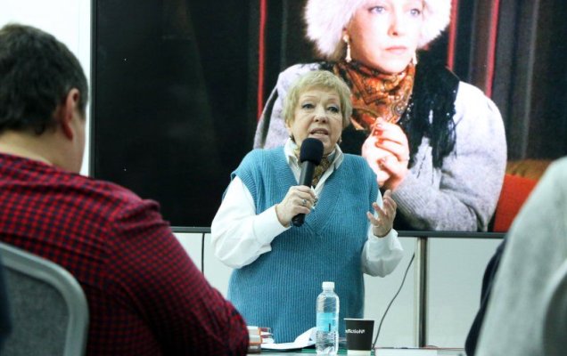 'Перекрестки судьбы': Актриса Ольга Волкова представила свою книгу на non/fictio№27/ Дина Непомнящая