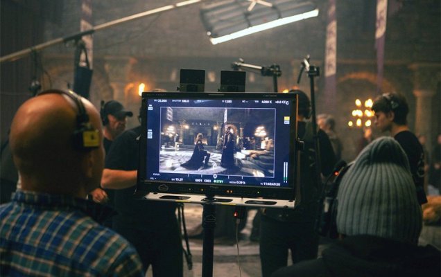 Съемочная группа сосредоточена: рекламный ролик по 'Скупому рыцарю' дорогого стоит. / ВТБ