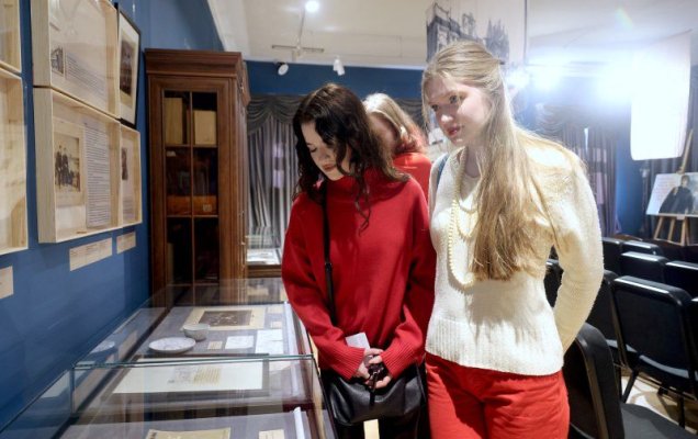 Выставка 'Горький и Чехов: сцены из жизни' Фото: Аркадий Колыбалов/ РГ