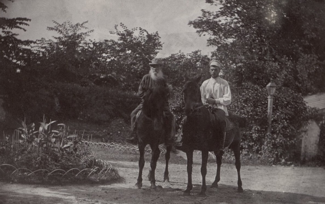 Л.Н. Толстой и М.Л. Толстой оба верхом на лошадях. Толстая С.А.-1903.-Ясная-Поляна / Источник: tolstoymuseum.ru