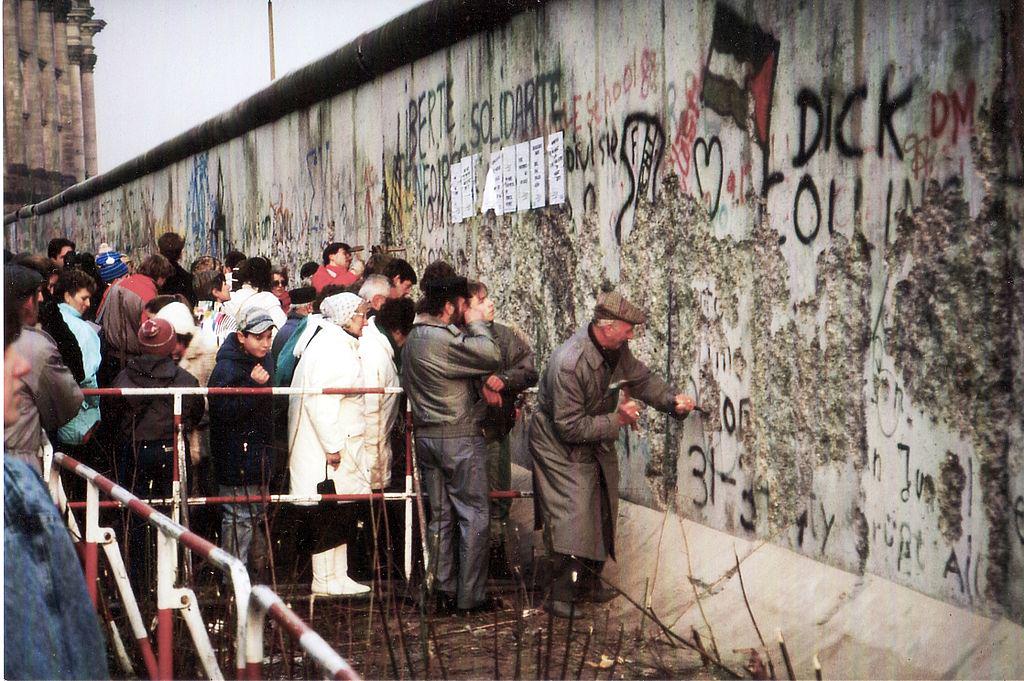 Ровно 30 лет назад, 9 ноября, была разрушена Берлинская стена. Но заметила ли это немецкая литература и сама Германия?