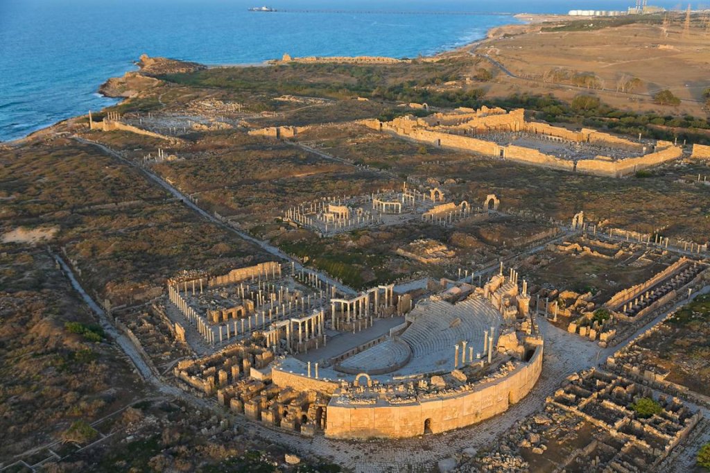 Лептис-Магна, иначе Лепта Большая (лат. Leptis Magna, также Лабдах, Лепсис-Магна, Lpqy) — древний город в области Сиртика (позже называлась область Триполитания) на территории современной Ливии