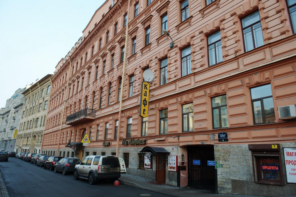 В этом здании по адресу: Большая Конюшенная 27, находился трактир Демута, где много раз жил Пушкин. Фото: Сергей Дмитриев