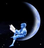 мальчик читает книгу ночью