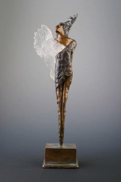 статуэтка премии Ангелус