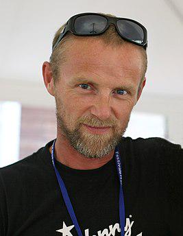 Ю Несбё (норв. Jo Nesbø; род. 29 марта 1960 года, Осло, Норвегия) — норвежский писатель и музыкант, бывший экономист и журналист. Обладатель нескольких литературных премий. 