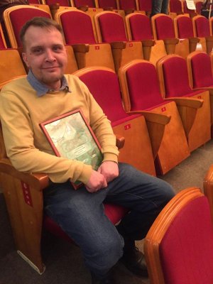 Алексей Сальников получает премию Бажова