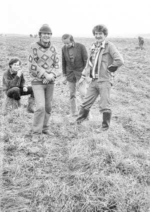 Андрей Смолин, Александр Торопов, Александр Зашихин и Владимир Кудрявцев на картошке. 1985