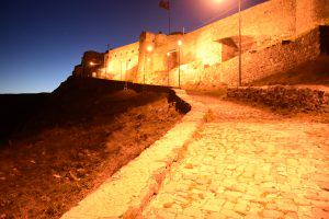 Ночью крепость Карса особенно зачаровывает. Фото: Сергей Дмитриев