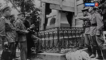 Оставляя Псковщину в 1944-м, немцы буквально начинили взрывчаткой могилу Александра Сергеевича Пушкина — пытаясь ее разминировать, погибли 9 советских саперов