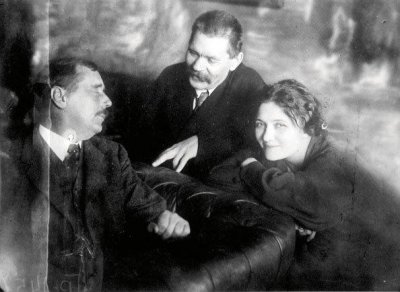 Уэллс, Горький и Будберг, фото не позднее 1933 года.