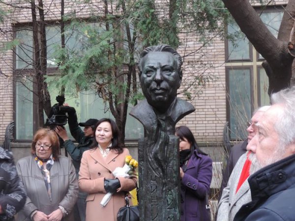 в москве откроют памятник Чингизу Айтматову