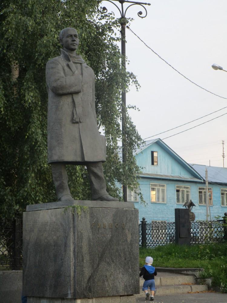 Памятник Николаю Рубцову в Вологде