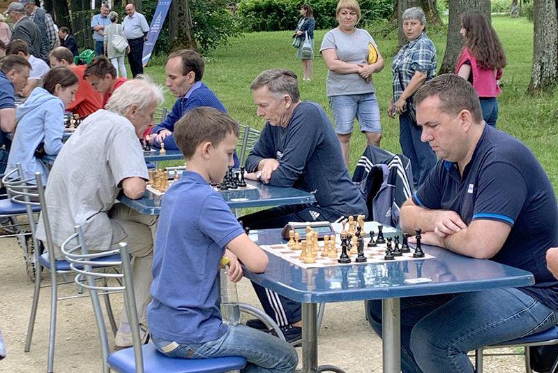 В Спасское-Лутовиново приехали отцы и дети — на первый Тургеневский шахматный турнир
