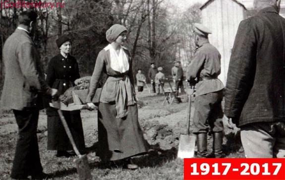 Великая-княжна-Ольга-Николаевна-в-огороде-у-Александровского-дворца,-апрель-1917