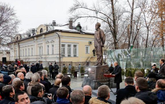 Президент России Владимир Путин на открытии памятника Александру Солженицыну3