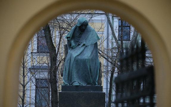 Памятники Гоголю реставрация