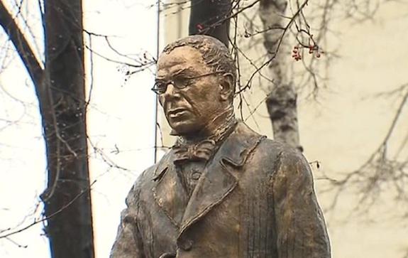 Памятник Петру Вяземскому в Москве