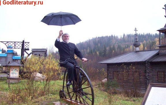 Почетный гражданин Чусового Валентин Курбатов в этнографическом парке города своей юности