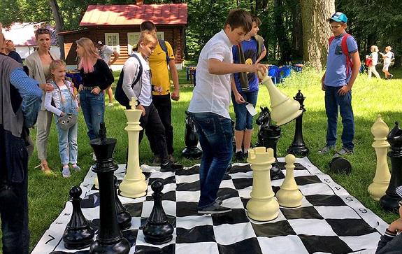 В Спасское-Лутовиново приехали отцы и дети - на первый Тургеневский шахматный турнир