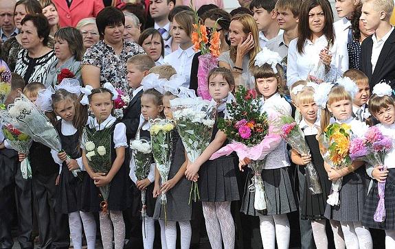 Учебный год в столичный школах начнется 1 сентября, но праздничных линеек в этот день не будет, сообщил мэр Москвы Сергей Собянин