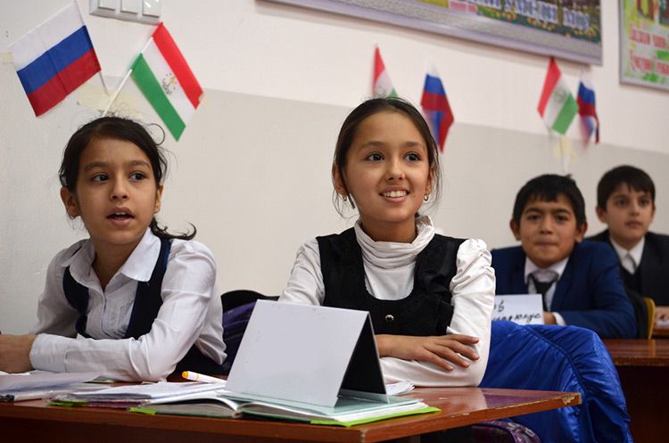 Ученики русскоязычной школы в Таджикистане. / Infoshos.ru