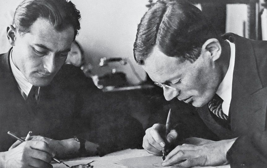 Илья Ильф и Евгений Петров, 1932 г. 	Фото Елиазара Лангмана / ru.wikipedia.org