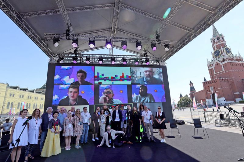 На 'Красной площади' назвали победителей премии «Лицей» для молодых прозаиков и поэтов / Сергей Михеев