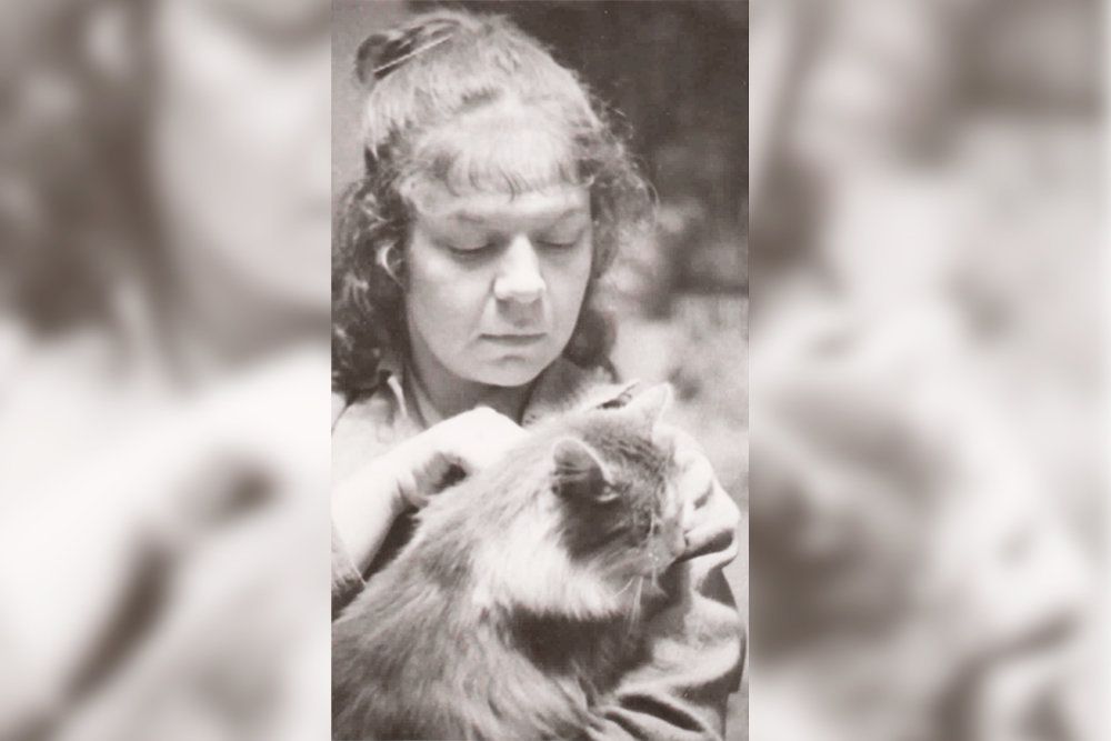 Новелла Матвеева с любимой кошкой. Фото: Из архива Павла Калугина