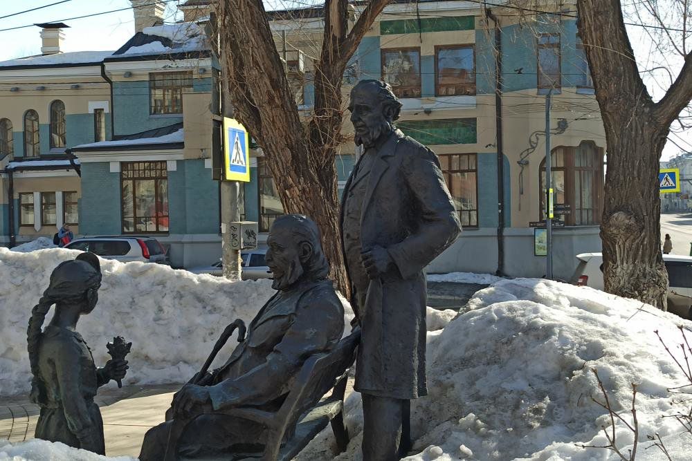 Памятник семье Аксаковых установили в Самаре в прошлом году / Фото: Анна Шепелева/РГ