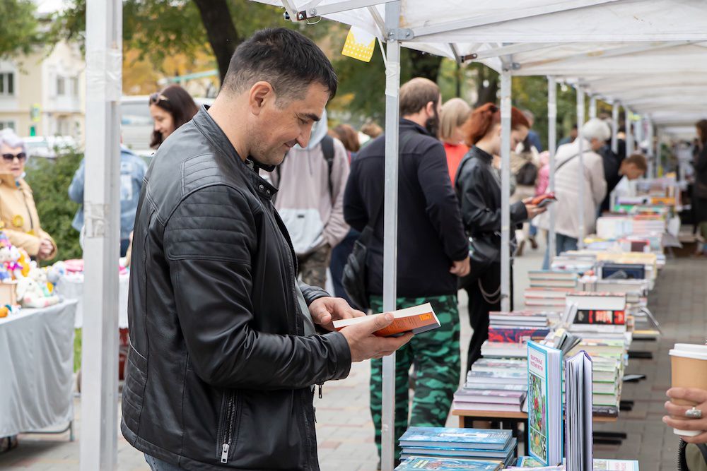 Книжный фестиваль берег. Книжный фестиваль берег. Книжный фестиваль берег. Фестиваль берег благовещенск. Книжный фестиваль берег.