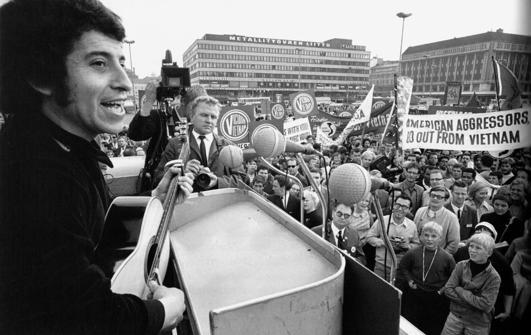 В 1969 году Виктор Хара участвовал в протестах против войны во Вьетнаме в Хельсинки . / wikipedia.org
