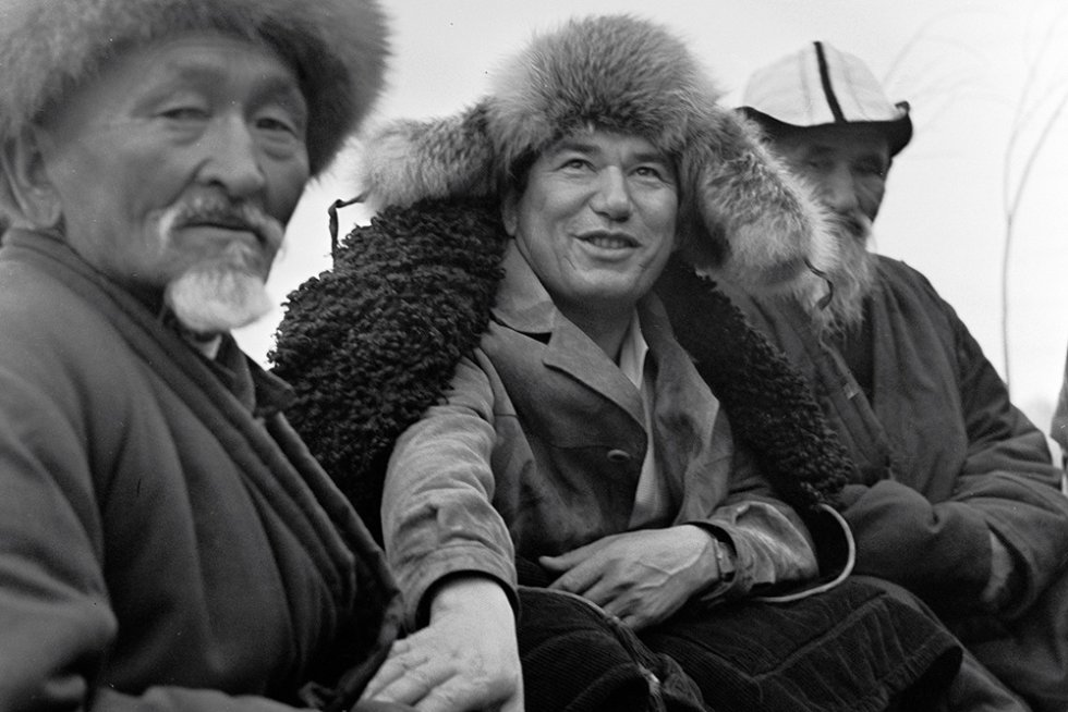 Всемирно известный киргизский писатель Чингиз Айтматов (в центре) по-прежнему связывает разные народы и цивилизации / РИА Новости / rg.ru