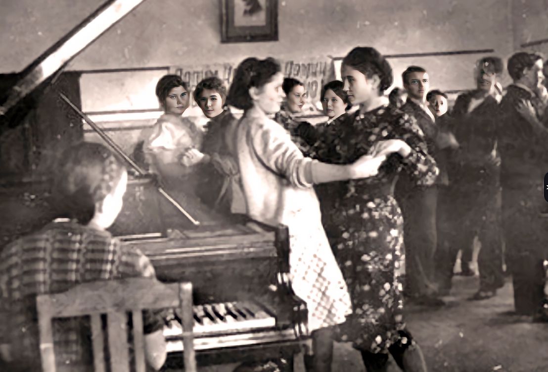 Июнь 1941 года. Выпускной... Фото: Из архива Д. Шеварова