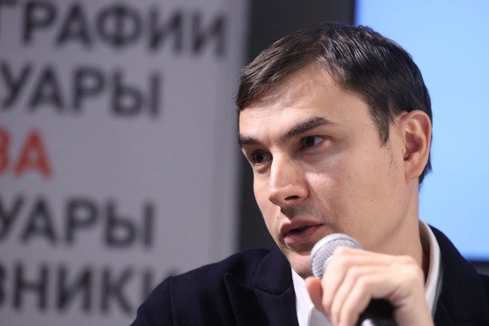 Сегодня главный редактор легендарной 'Юности' Сергей Шаргунов на страницах журнала вновь связывает поколения молодых и старших литераторов / Сергей Куксин