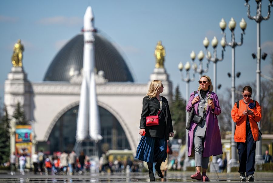 38-я Московская международная книжная ярмарка, 3-7 сентября, ВДНХ, в 57 павильоне. Гостей ждёт большой книжный праздник на традиционной площадке ММКЯ. Почётный гость ярмарки, Индия, приглашает гостей на уникальную программу / Владимир Астапкович / РИА Новости