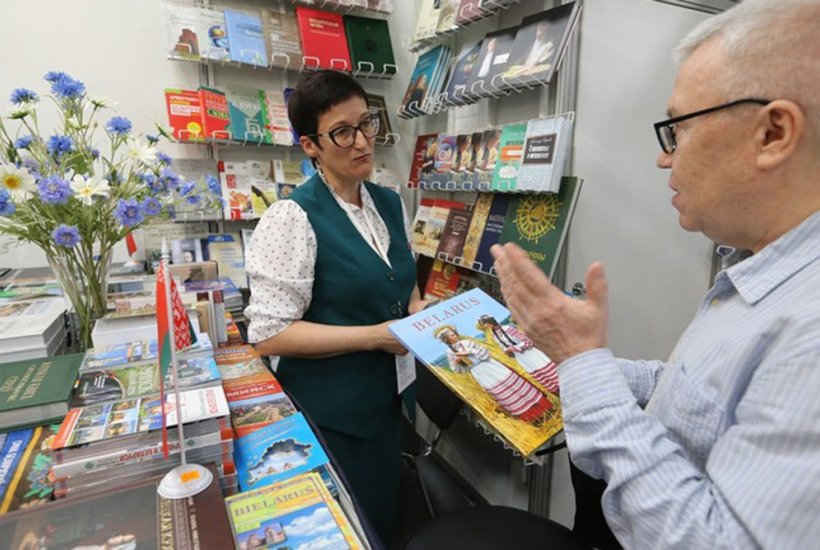 В этом году на книжной ярмарке вся палитра белорусского книгоиздания представлена на двух стендах / Роман Щербенков
