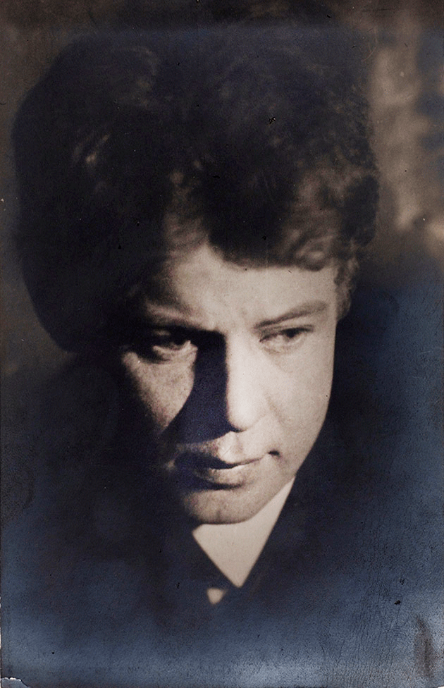 10 взлетов Сергея Есенина. Фотограф Моисей Наппельбаум, 1924 год / litfund.ru