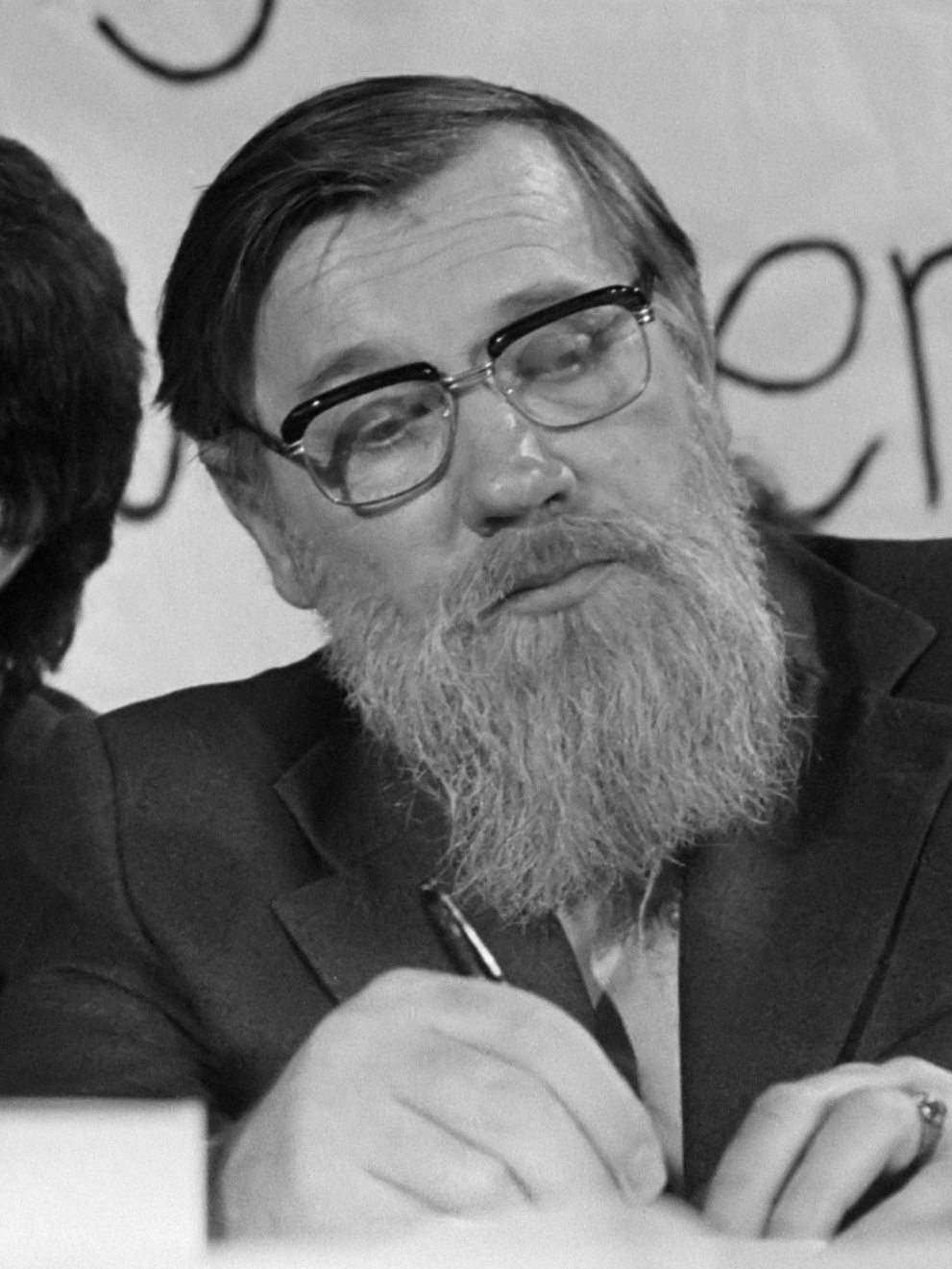 Андрей Донатович Синявский (литературный псевдоним — Абрам Терц) родился  8 октября 1925 года / ru.wikipedia.org
