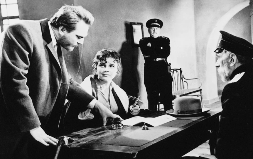 Кадр из фильма 'Воскресение' Михаила Швейцера (1960) Кадр из фильма 'Воскресение' Михаила Швейцера (1960)