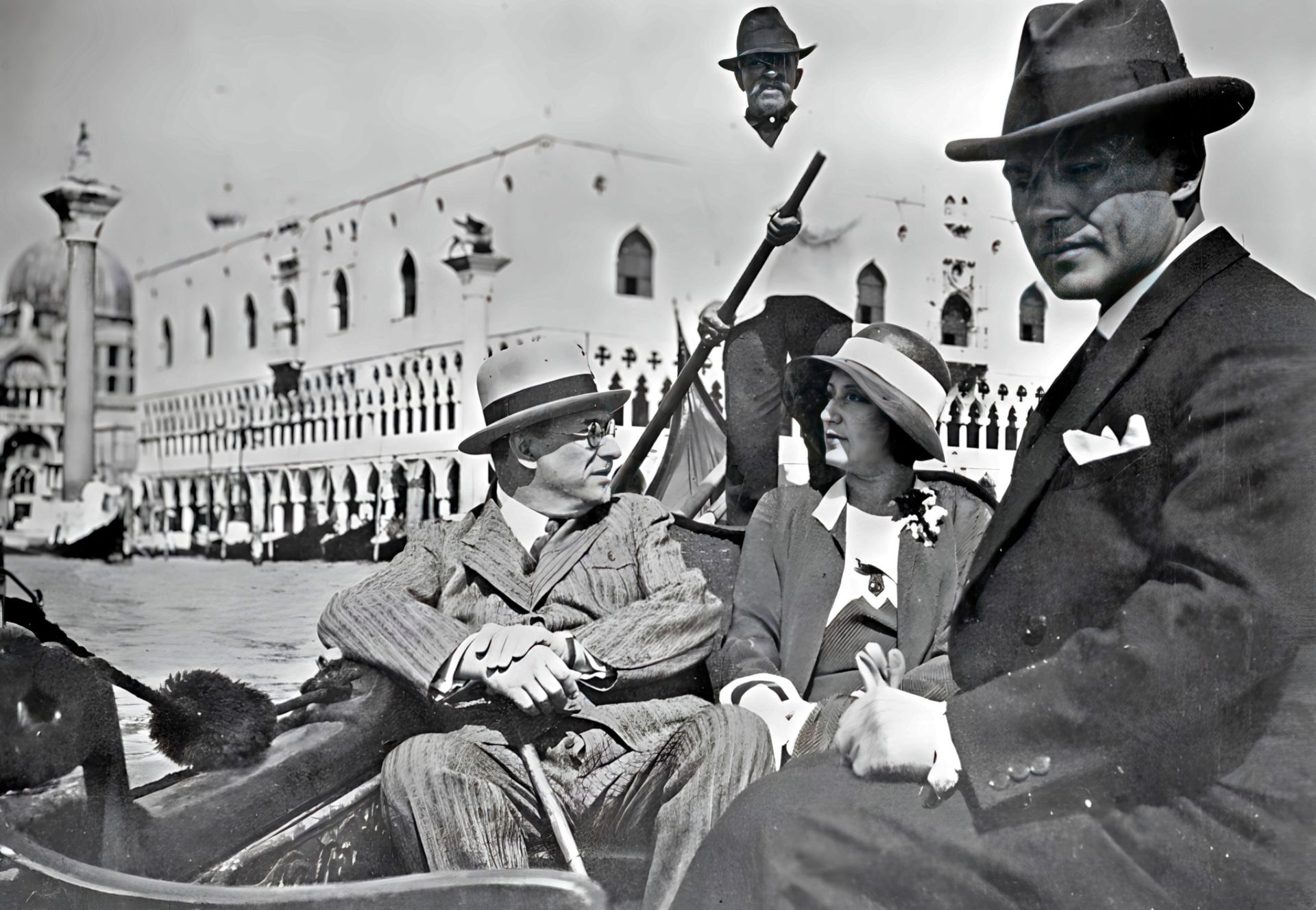 К 150-летию со дня рождения Анатолия Луначарского — первого наркома просвещения РСФСР. Луначарский (слева) с женой Натальей Александровной Розенель в Венеции, 1927 год К 150-летию со дня рождения Анатолия Луначарского — первого наркома просвещения РСФСР. Луначарский (слева) с женой Натальей Александровной Розенель в Венеции, 1927 год