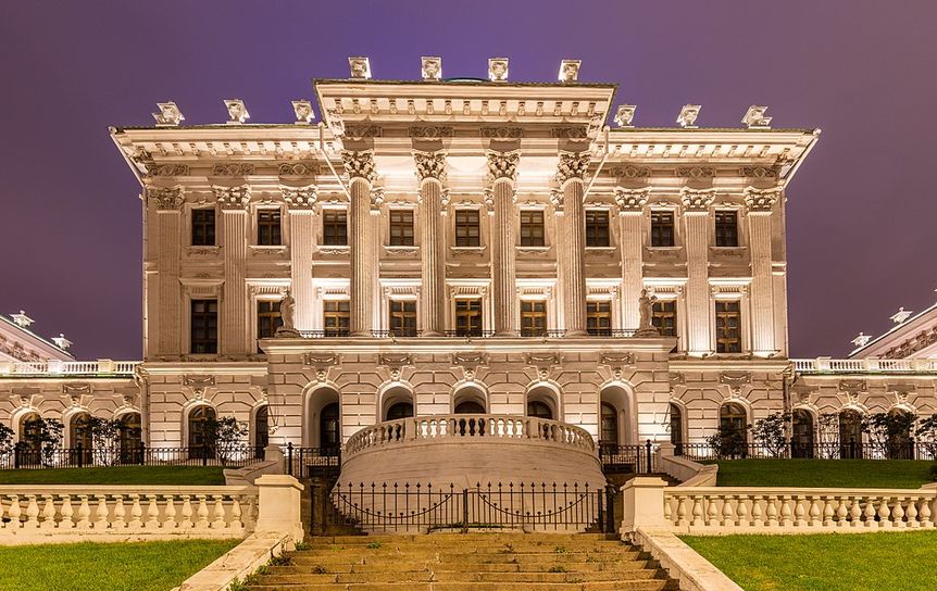 Пашков дом - традиционное место подведения итогов Большой книги / Диего Дельсо / Wikipedia