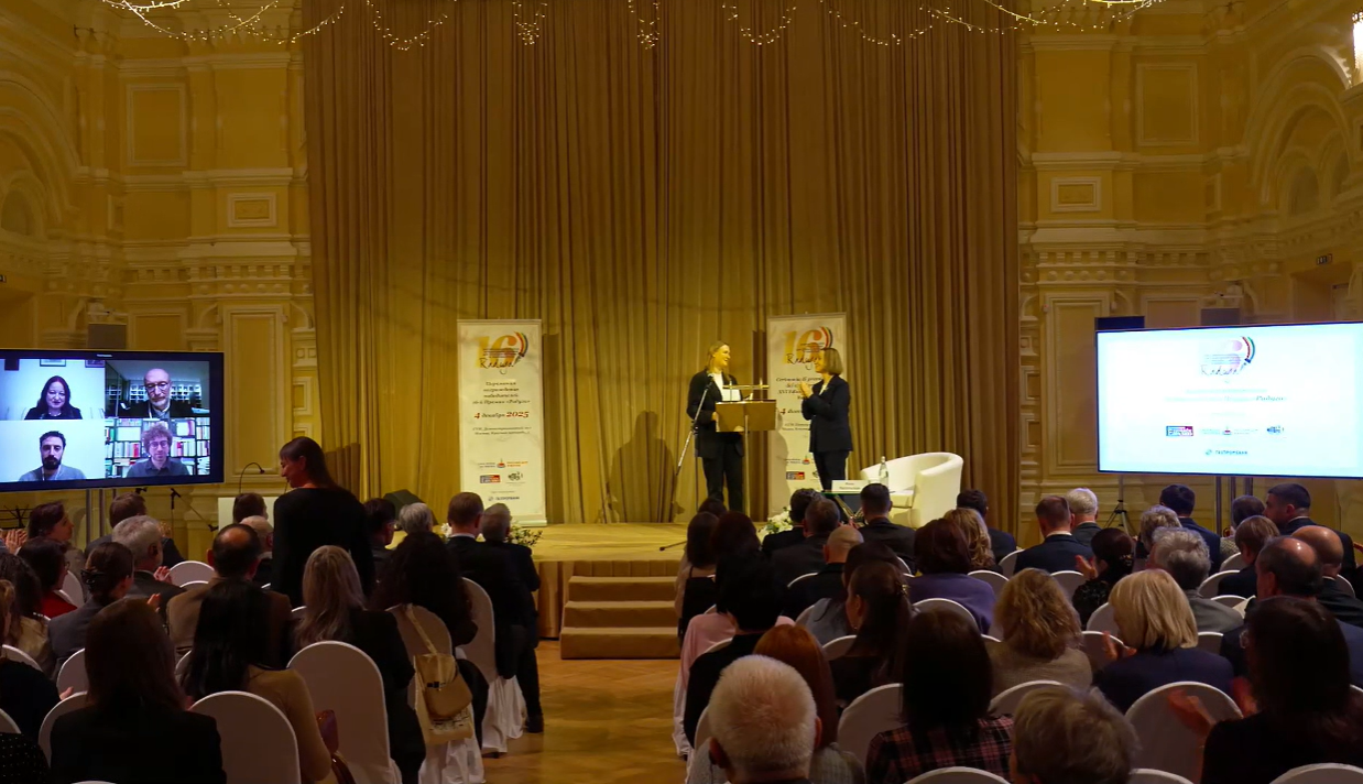 Фрагмент трансляции церемонии награждения Фрагмент трансляции церемонии награждения