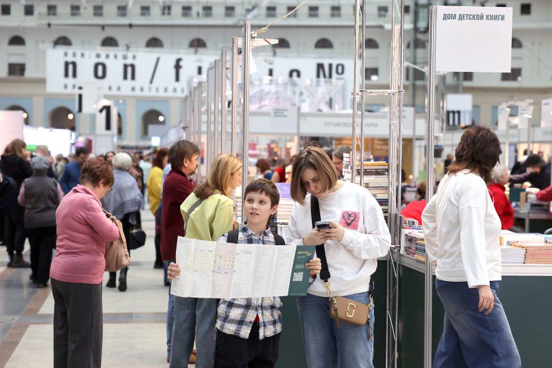 В Гостином дворе открылась ярмарка non/fiсtio№27. Фото: Александр Корольков